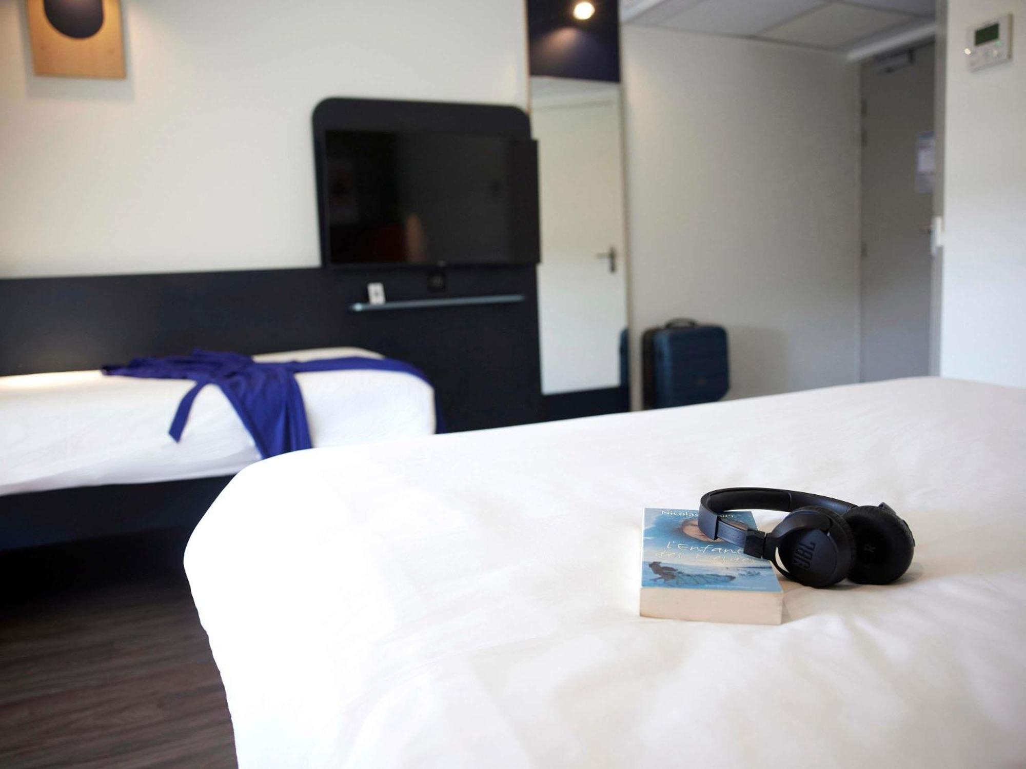 Standard Room One Double Bed One Single Bed,1765213429:JPEG